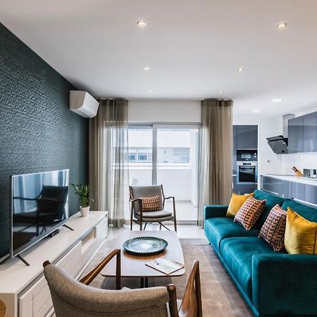 Coolhouses Lagos, 2 Bed Stylish City Flat, Rooftop Shared Pool, Clayheart 외부 사진