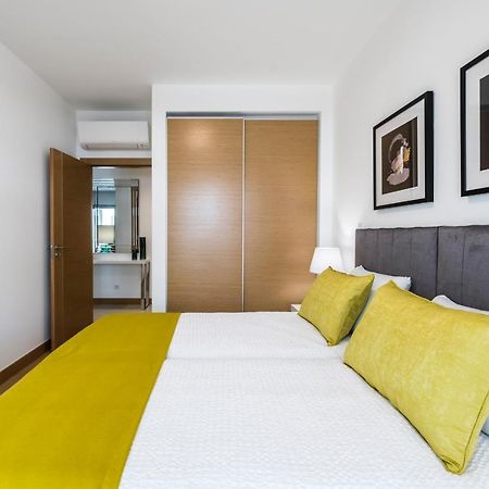 Coolhouses Lagos, 2 Bed Stylish City Flat, Rooftop Shared Pool, Clayheart 외부 사진