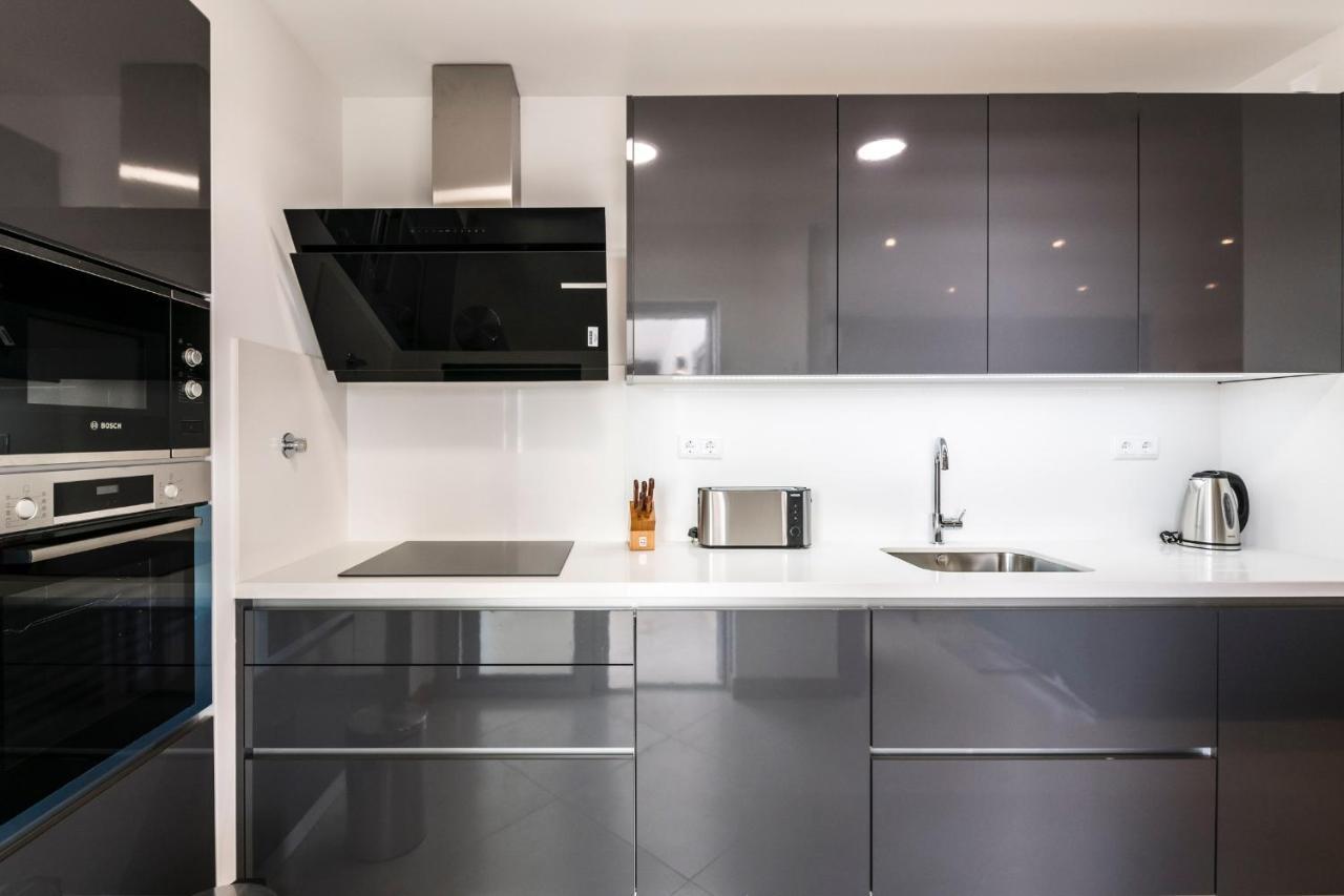 Coolhouses Lagos, 2 Bed Stylish City Flat, Rooftop Shared Pool, Clayheart 외부 사진