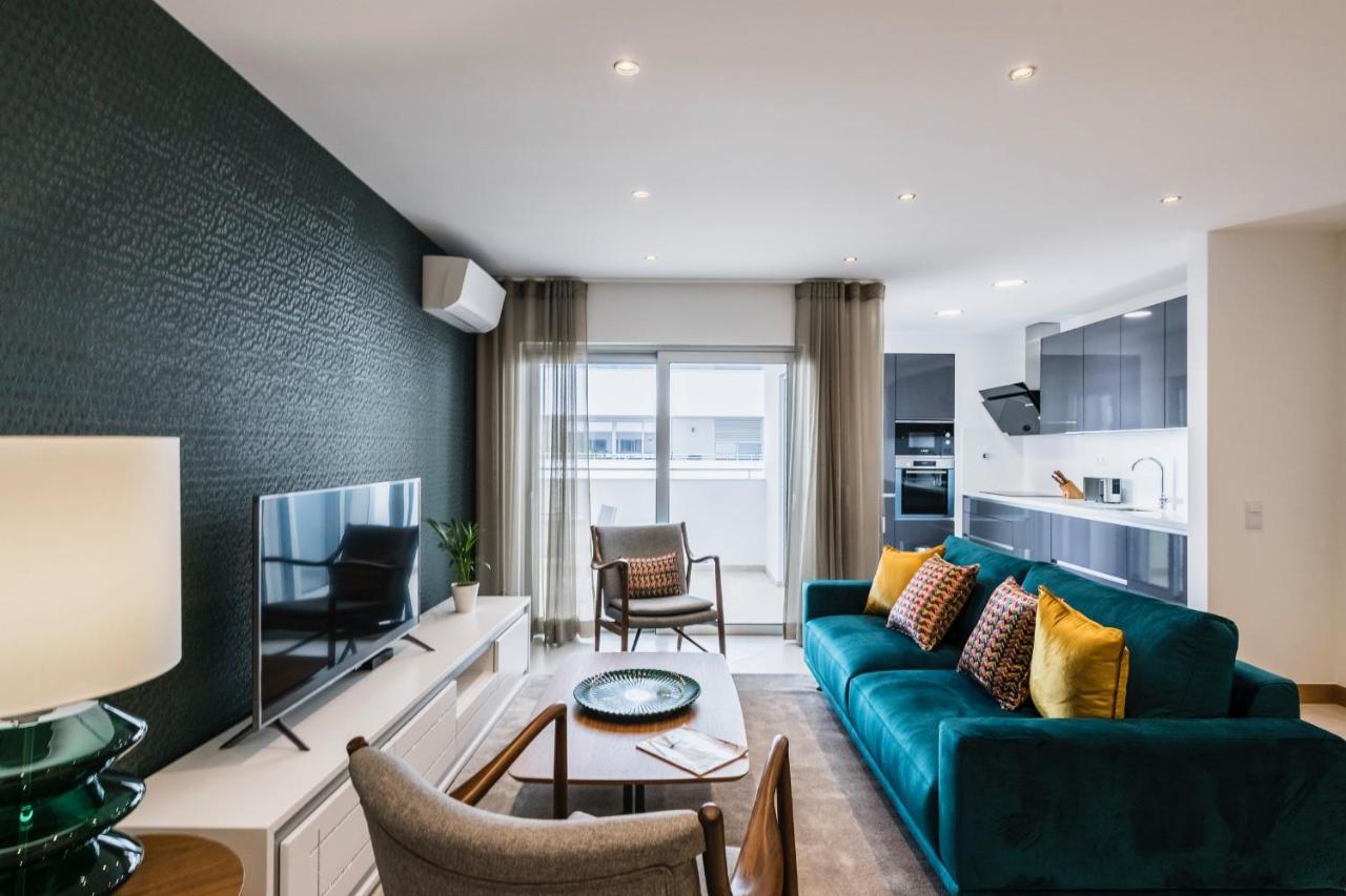 Coolhouses Lagos, 2 Bed Stylish City Flat, Rooftop Shared Pool, Clayheart 외부 사진