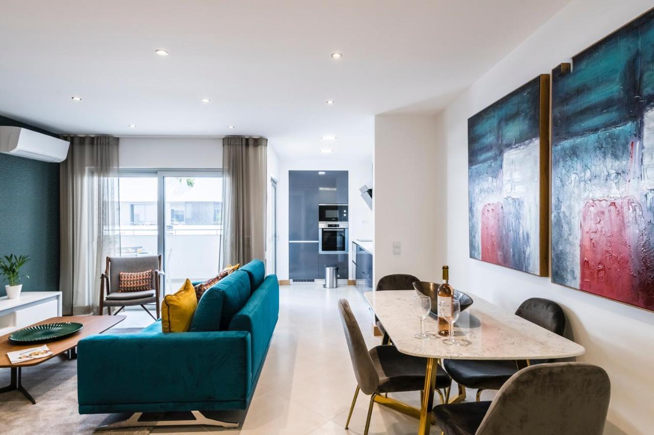 Coolhouses Lagos, 2 Bed Stylish City Flat, Rooftop Shared Pool, Clayheart 외부 사진