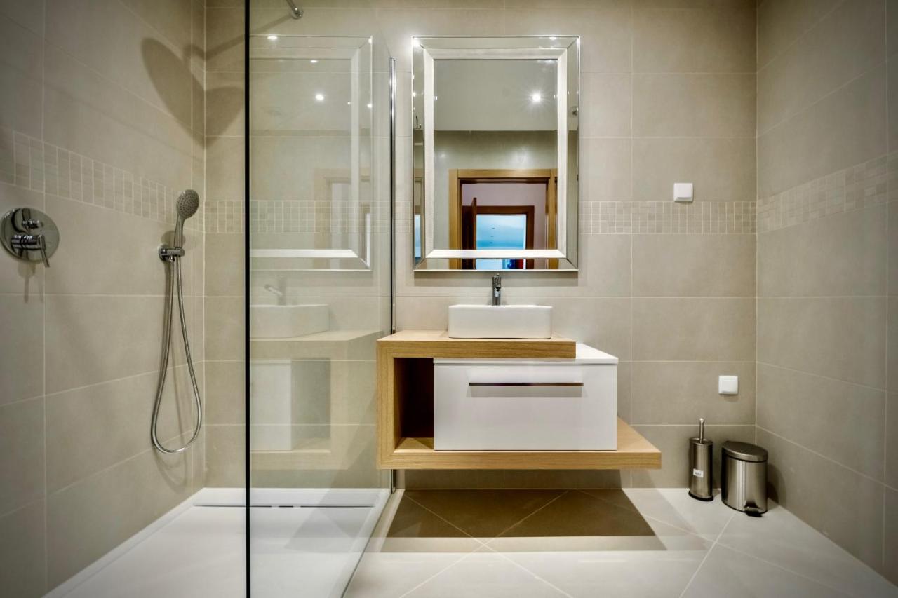Coolhouses Lagos, 2 Bed Stylish City Flat, Rooftop Shared Pool, Clayheart 외부 사진