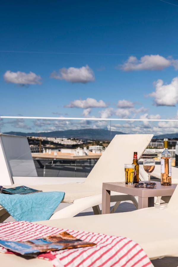 Coolhouses Lagos, 2 Bed Stylish City Flat, Rooftop Shared Pool, Clayheart 외부 사진