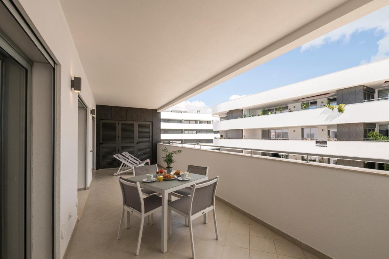 Coolhouses Lagos, 2 Bed Stylish City Flat, Rooftop Shared Pool, Clayheart 외부 사진