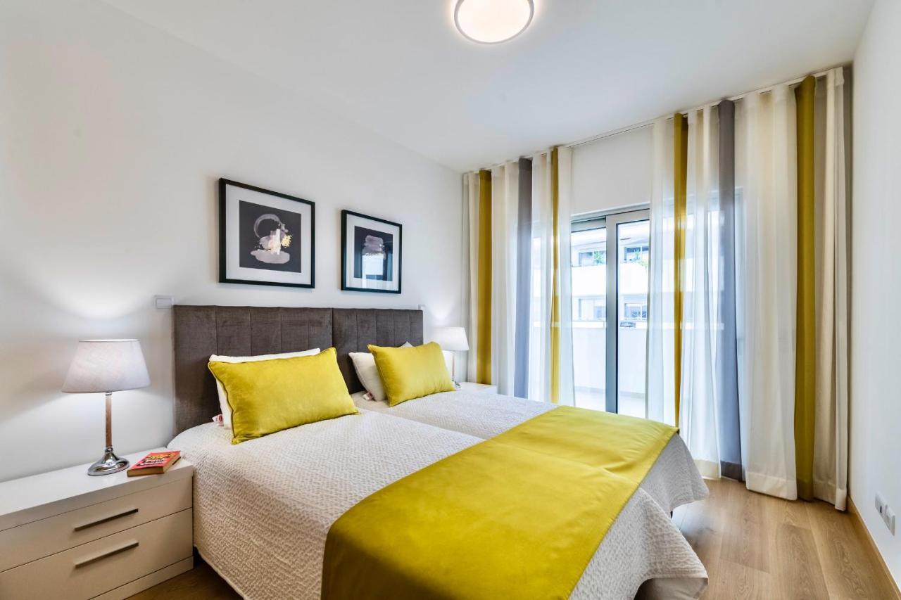 Coolhouses Lagos, 2 Bed Stylish City Flat, Rooftop Shared Pool, Clayheart 외부 사진