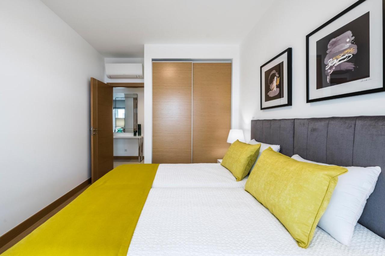 Coolhouses Lagos, 2 Bed Stylish City Flat, Rooftop Shared Pool, Clayheart 외부 사진
