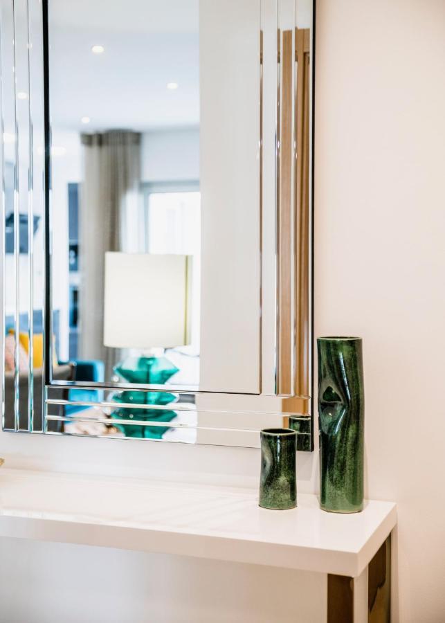 Coolhouses Lagos, 2 Bed Stylish City Flat, Rooftop Shared Pool, Clayheart 외부 사진